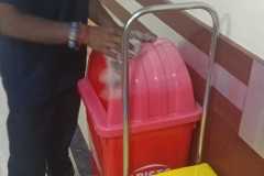 Housekeeping-Dustbin-Cleaning
